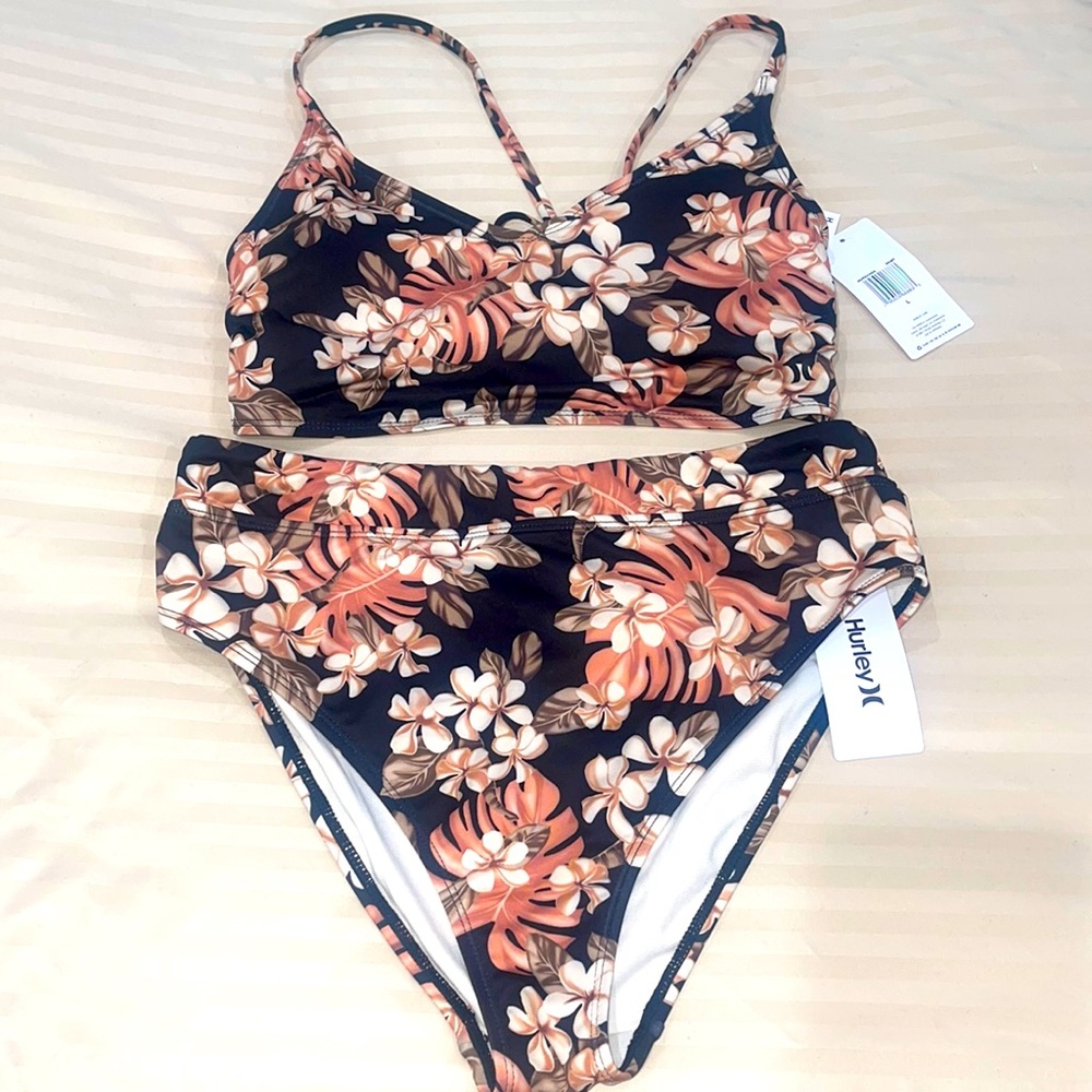 ❤️NEW!!!❤️ Hurley Moderate coverage flora design High waisted 2 PCs swimsuit.
